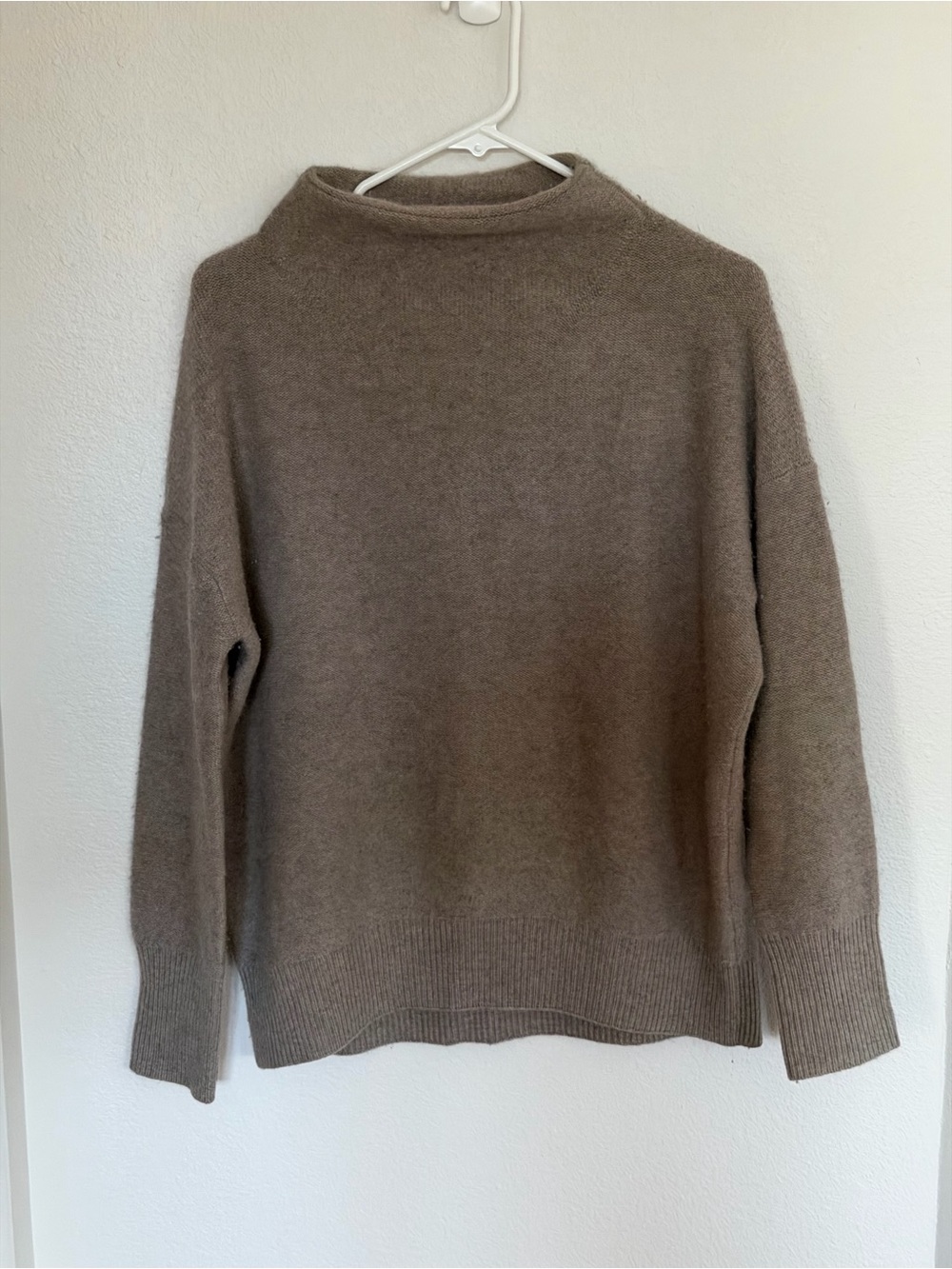 Vince Cashmere Mock Neck Sweater Women’s XS Pullover Chic Casual Minimalist